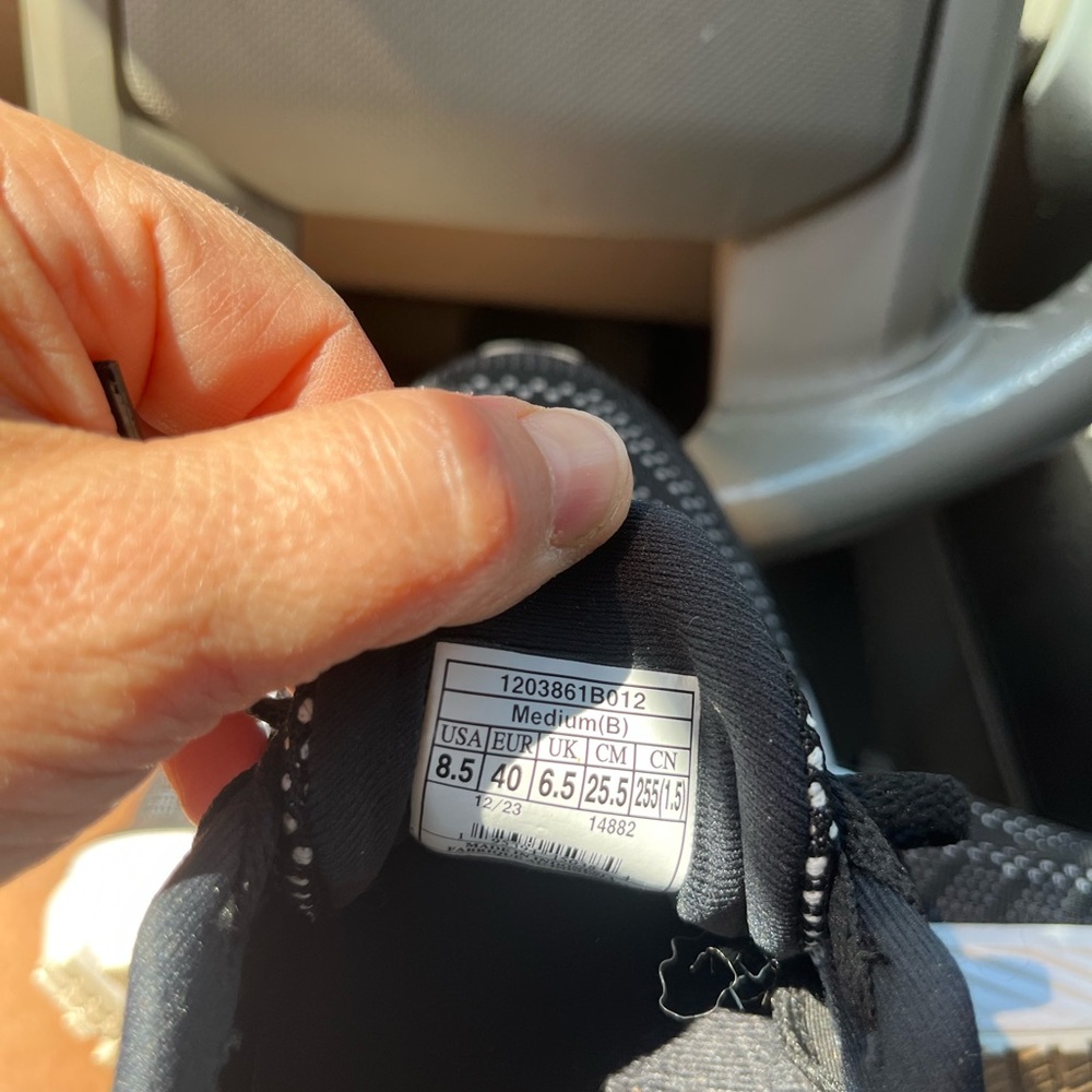 Brooks Women’s Running Shoes ( New)